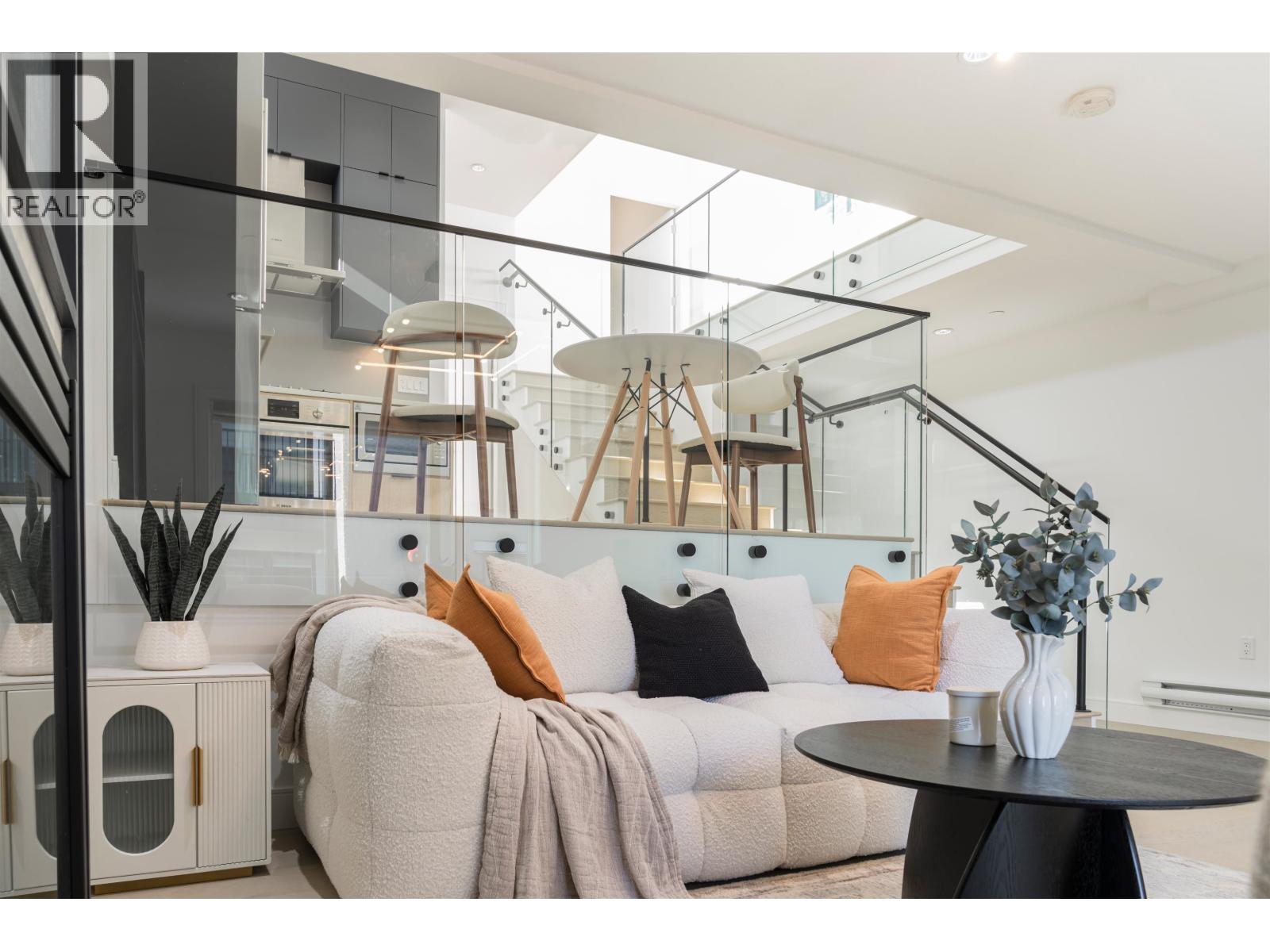 7355 Oak Street, Vancouver, British Columbia  V6P 1V9 - Photo 3 - R3120151