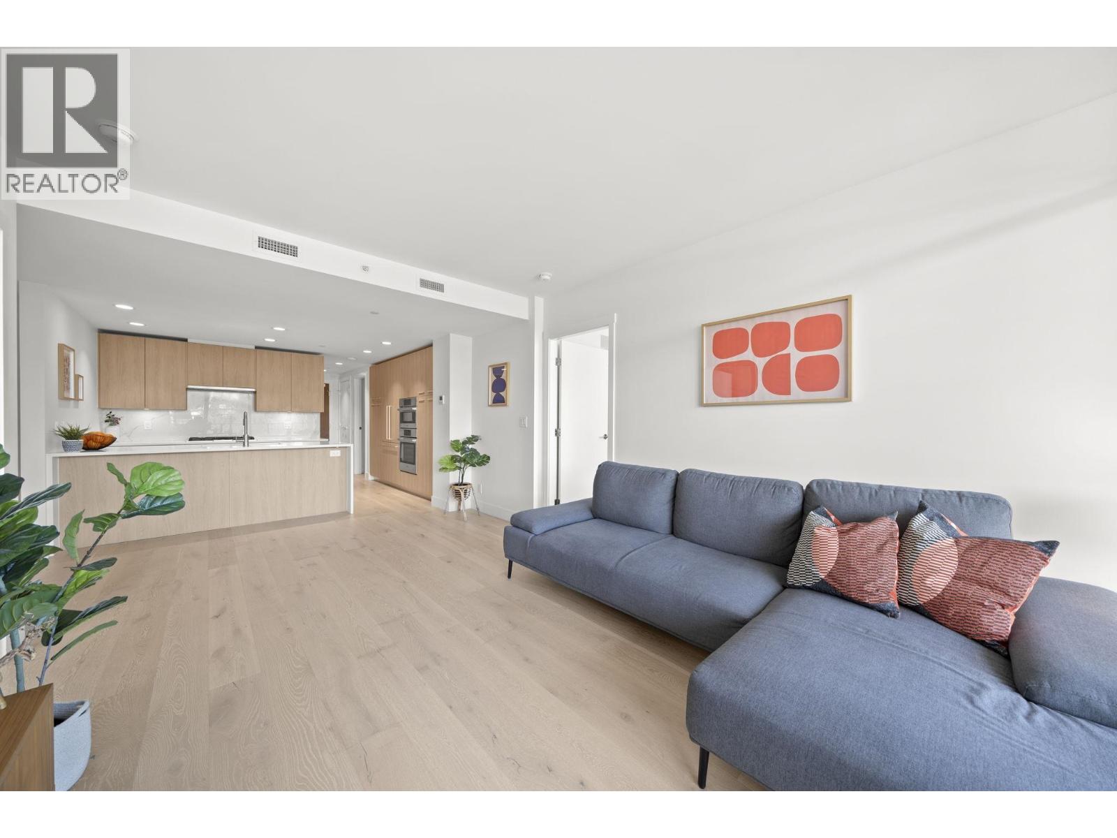 404 1210 E 27th Street, North Vancouver, British Columbia  V7J 0C5 - Photo 2 - R3103073