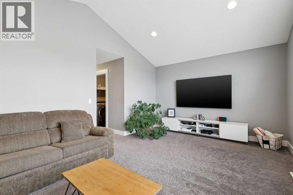 48 Masters Common Se, Calgary, Alberta  T3M 2B8 - Photo 35 - A2321952