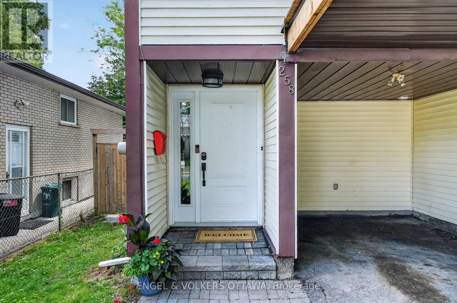 258 Carillon Street, Ottawa, Ontario  K1L 5X6 - Photo 2 - X13462788