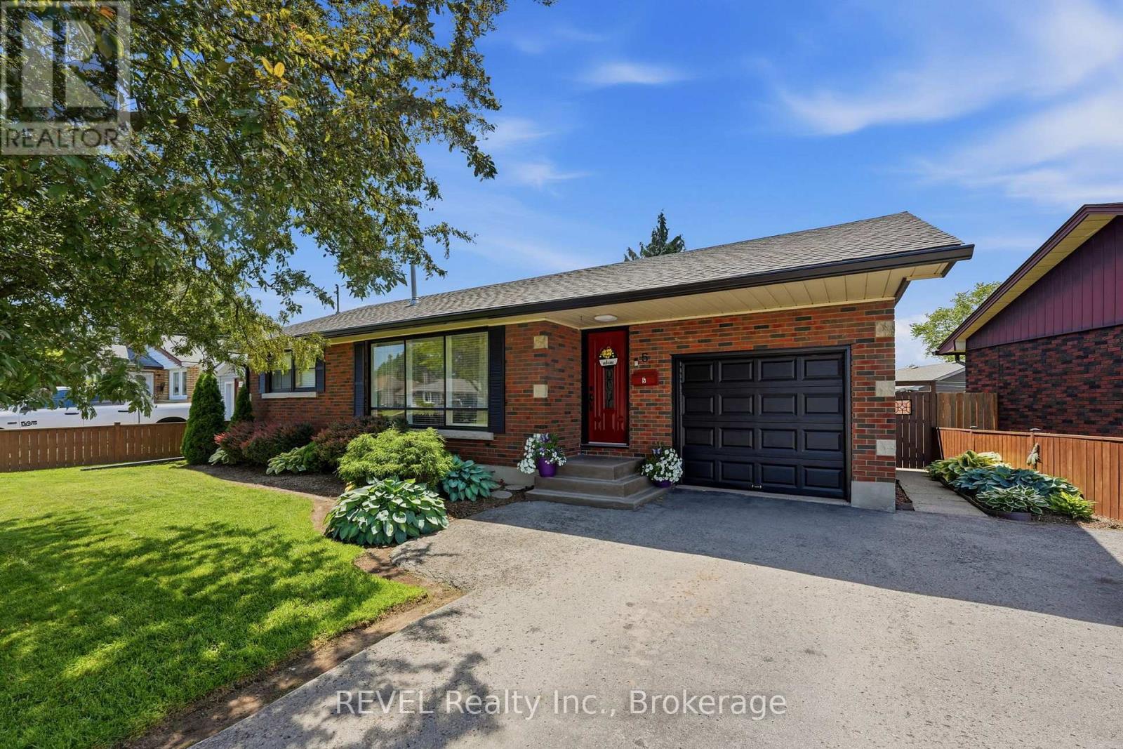 5 Greenhill Drive, Thorold, Ontario  L2V 1W4 - Photo 1 - X13463016