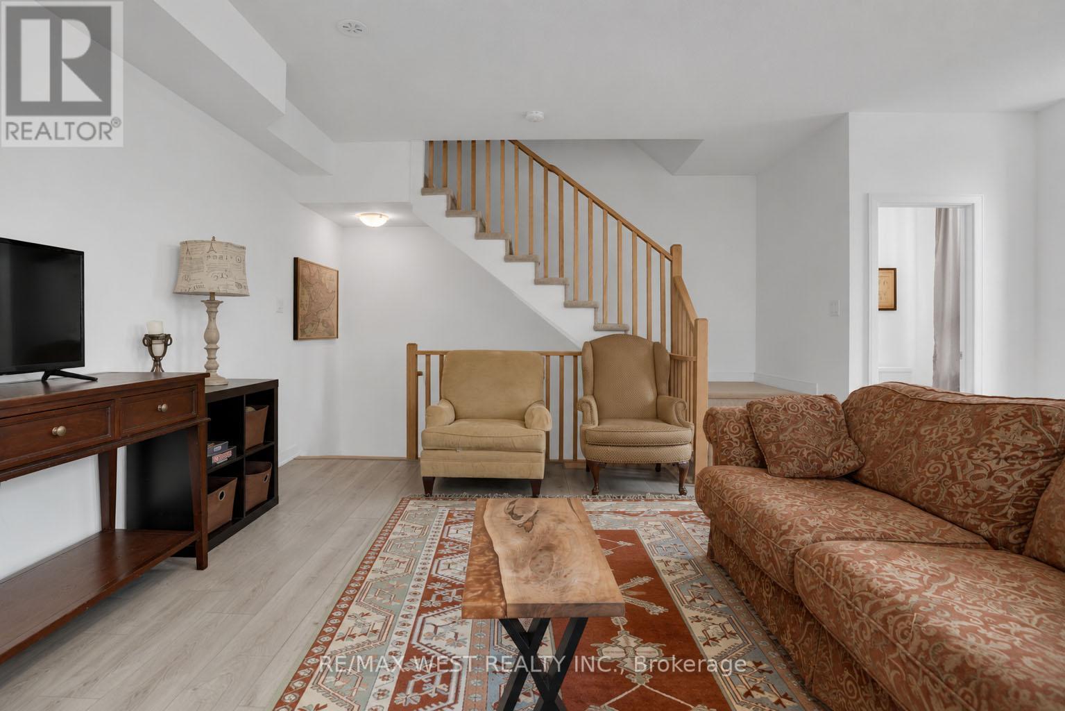 34 Spry Lane, Barrie, Ontario  L4N 0H7 - Photo 2 - S13462284