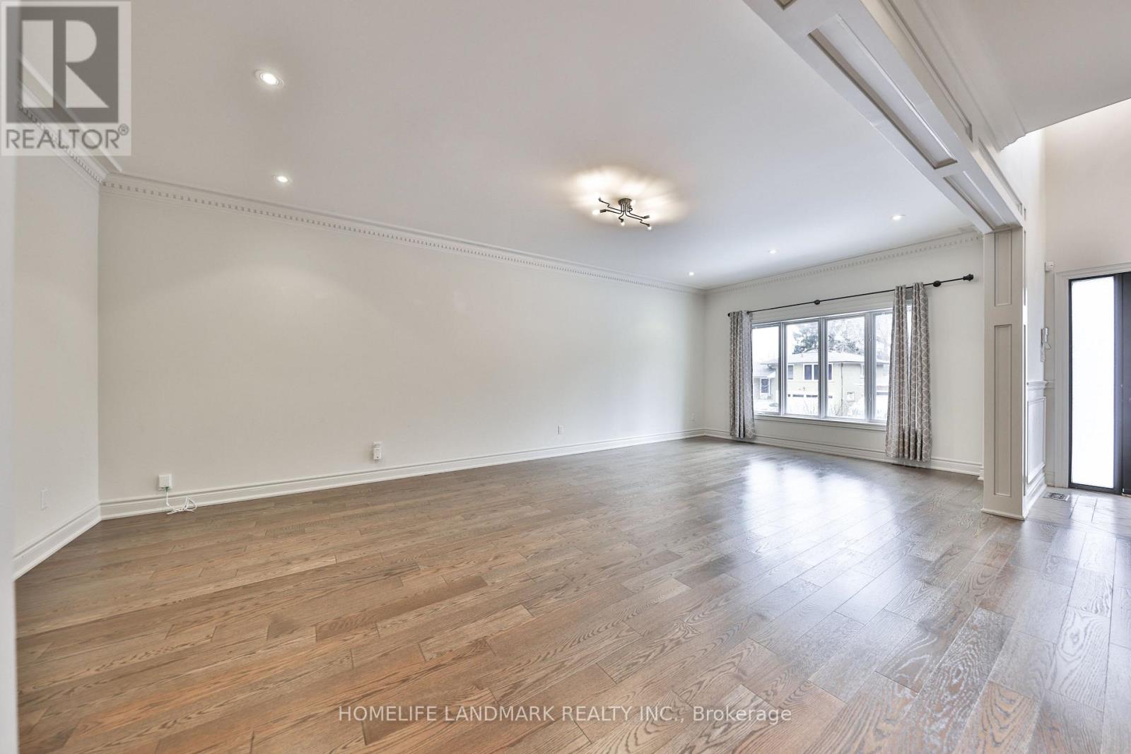 112 Kingsway Crescent, Toronto, Ontario  M8X 2R9 - Photo 4 - W13440388