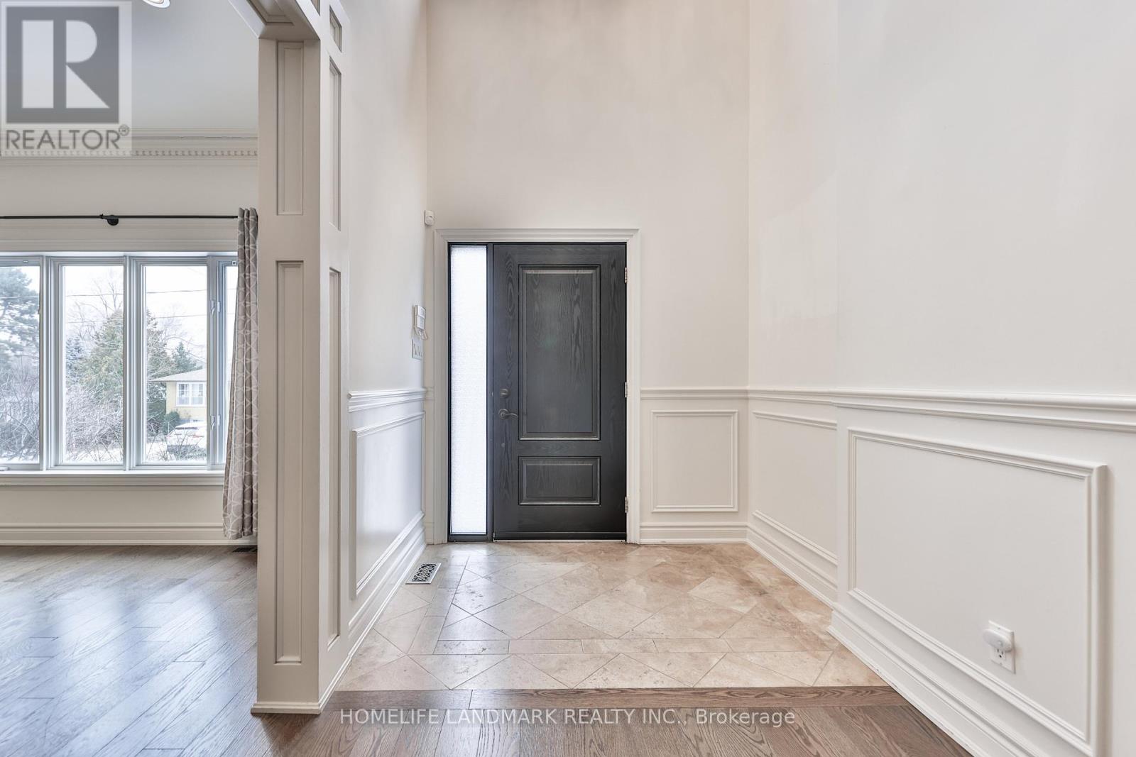 112 Kingsway Crescent, Toronto, Ontario  M8X 2R9 - Photo 3 - W13440388