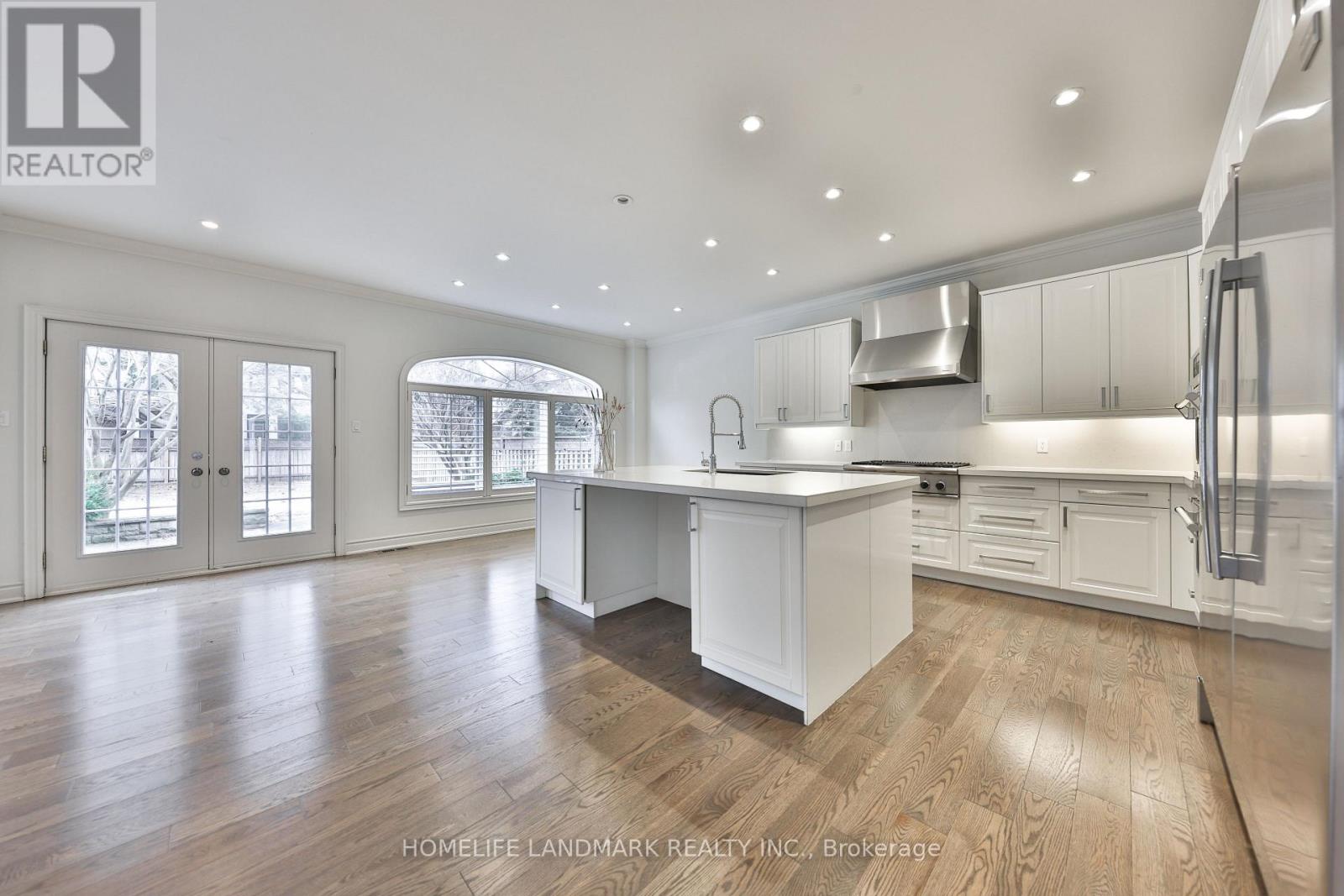 112 Kingsway Crescent, Toronto, Ontario  M8X 2R9 - Photo 7 - W13440388