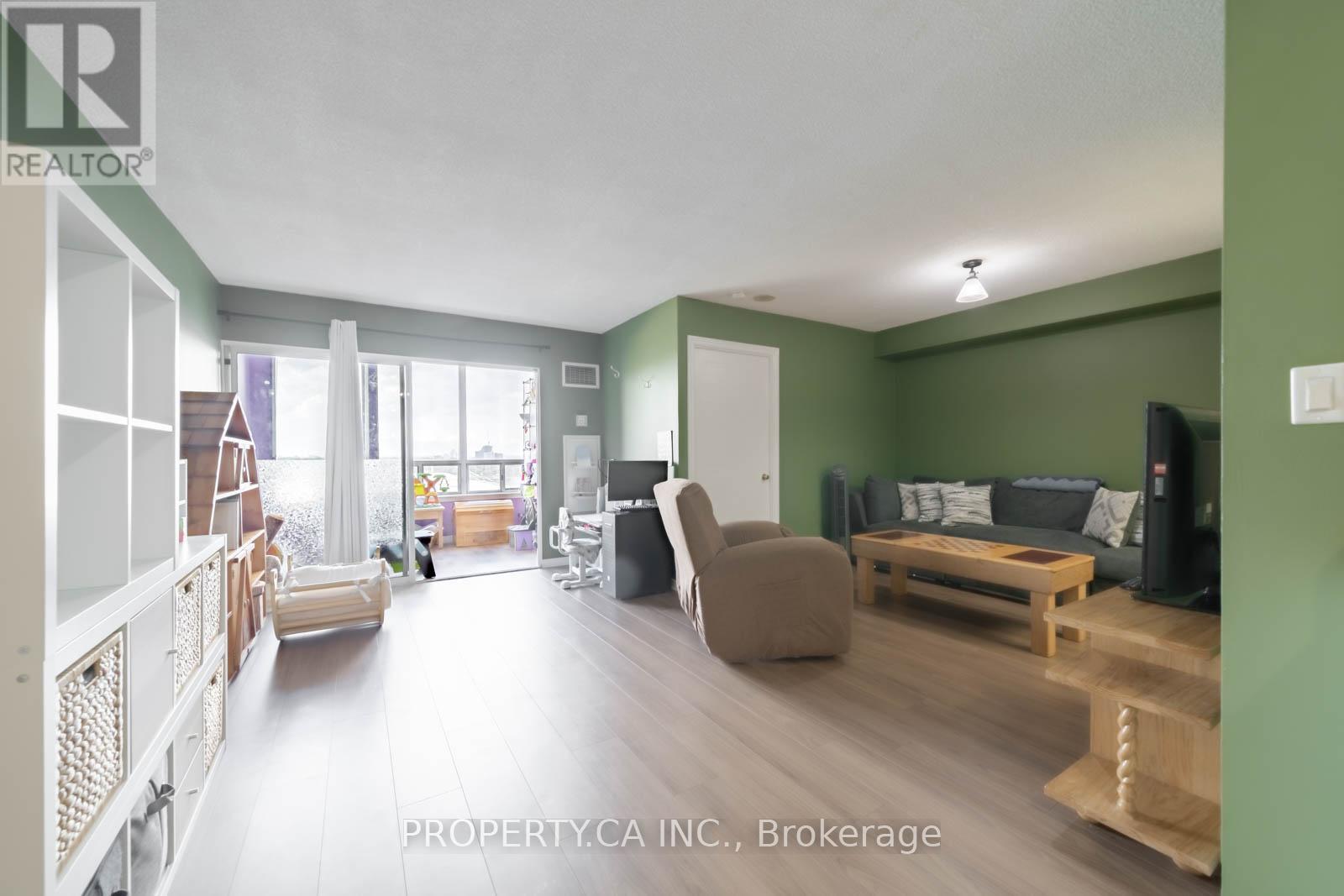 1115 - 135 Hillcrest Avenue, Mississauga, Ontario  L5B 4B1 - Photo 3 - W13460702