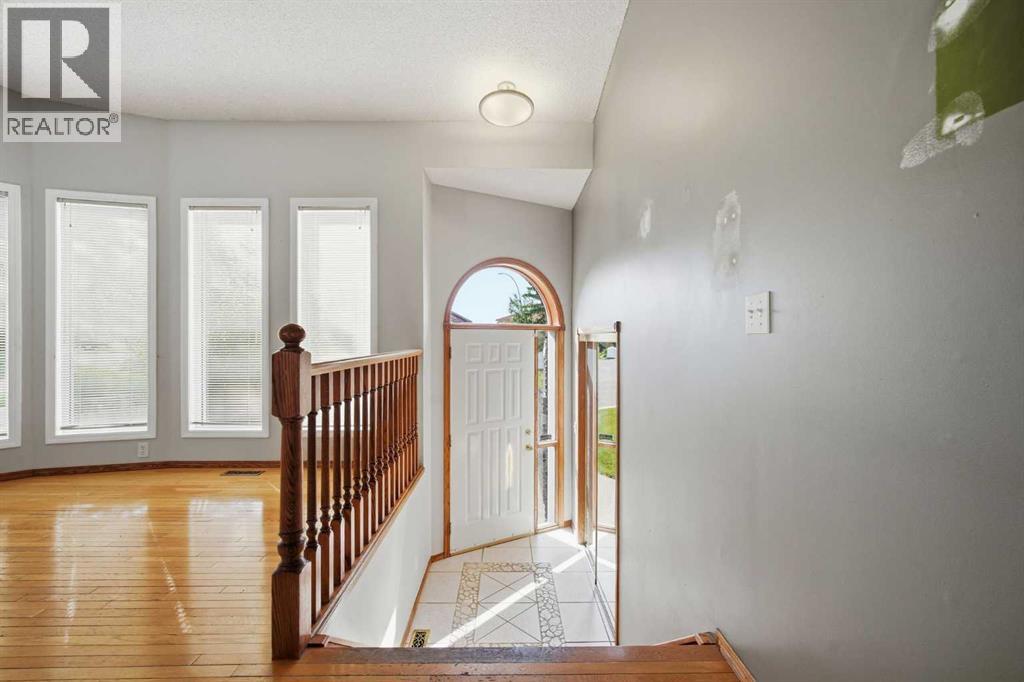 201 Sierra Morena Circle Sw, Calgary, Alberta  T3H 2W8 - Photo 2 - A2321592