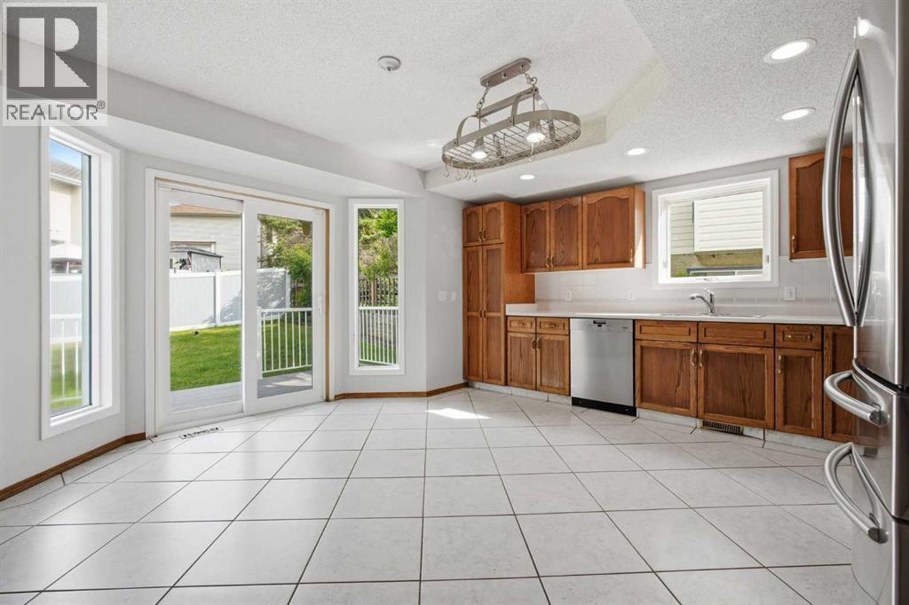 201 Sierra Morena Circle Sw, Calgary, Alberta  T3H 2W8 - Photo 10 - A2321592