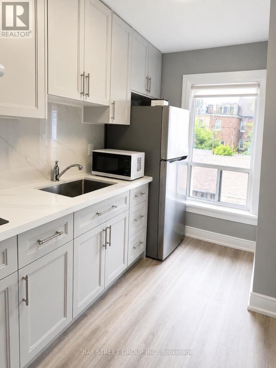 319 CLINTON STREET, Toronto, Ontario