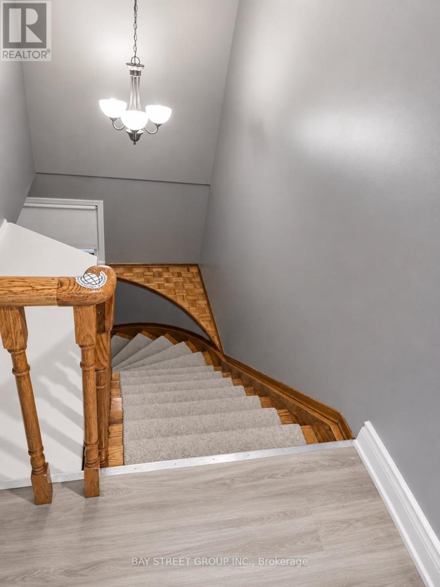 319 Clinton Street, Toronto, Ontario  M6G 2Y7 - Photo 12 - C13462868