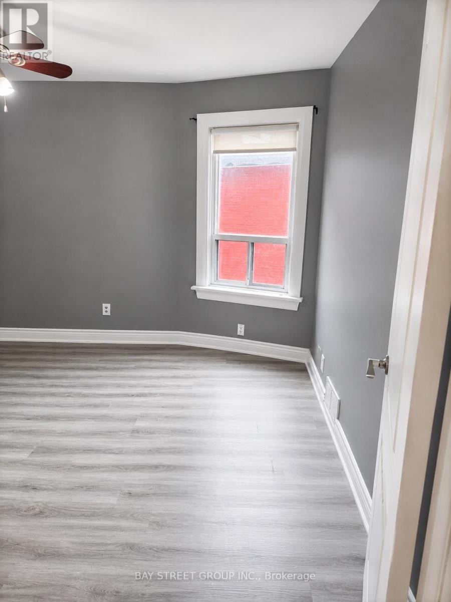 319 Clinton Street, Toronto, Ontario  M6G 2Y7 - Photo 8 - C13462868