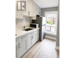 319 CLINTON STREET, Toronto, Ontario