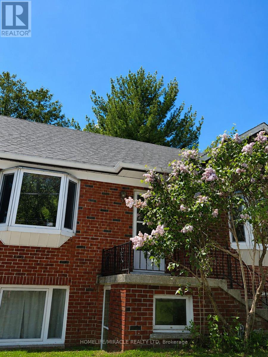 29 Codsell Avenue, Toronto, Ontario  M3H 3V7 - Photo 2 - C13462998