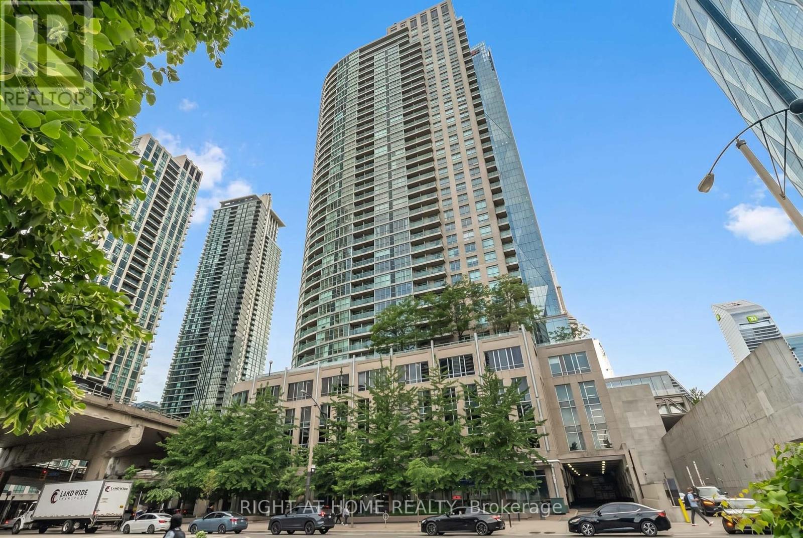 1813 - 18 YONGE STREET, Toronto, Ontario