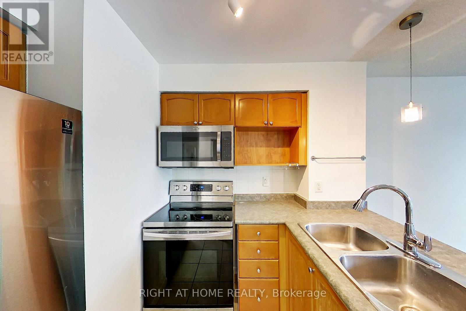 1813 - 18 Yonge Street, Toronto, Ontario M5E 1Z8 - Photo 10 - C13463086