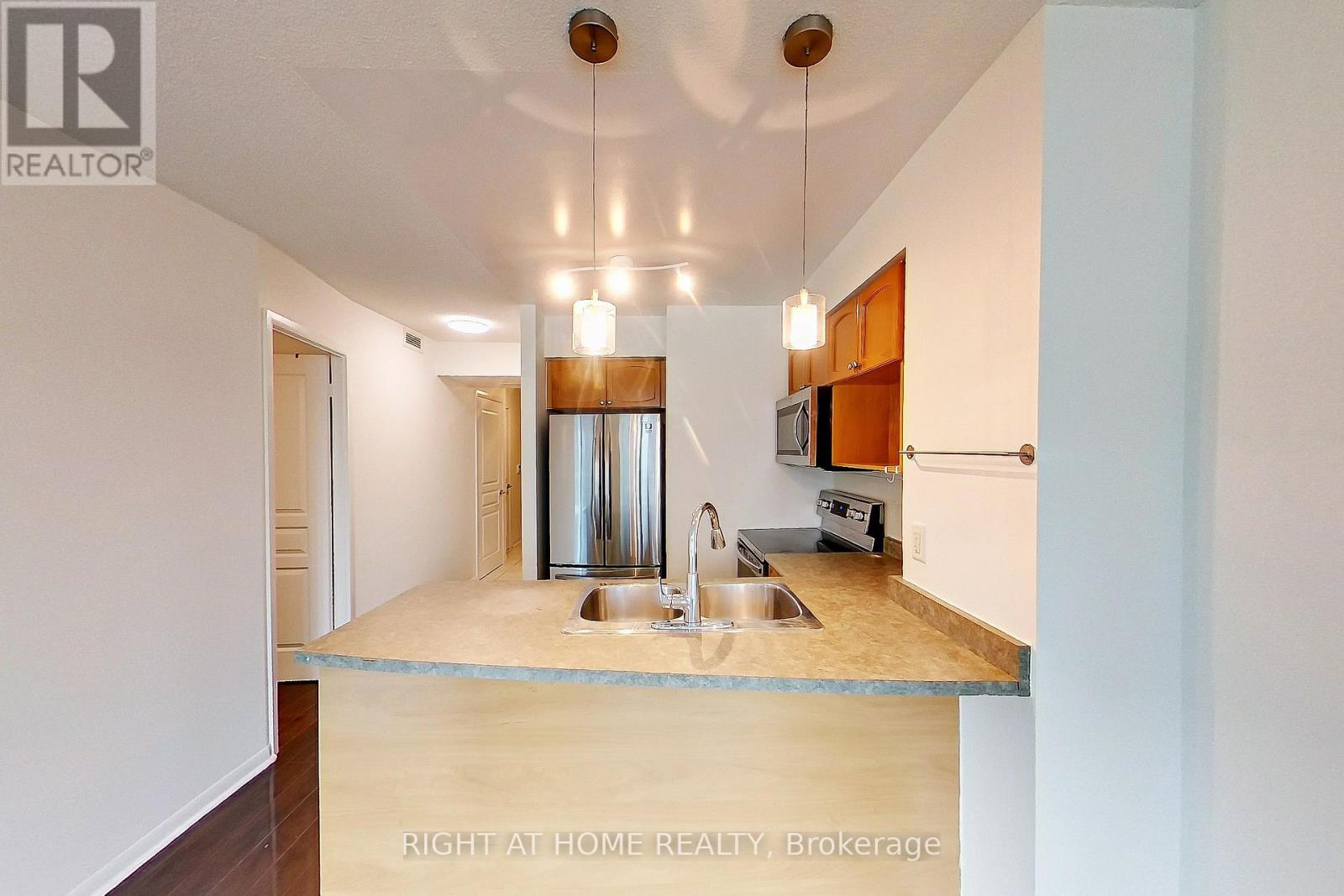 1813 - 18 Yonge Street, Toronto, Ontario M5E 1Z8 - Photo 11 - C13463086
