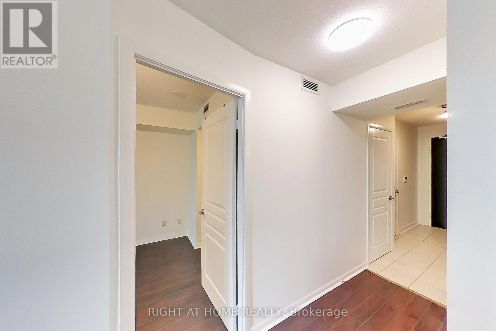 1813 - 18 Yonge Street, Toronto, Ontario M5E 1Z8 - Photo 12 - C13463086