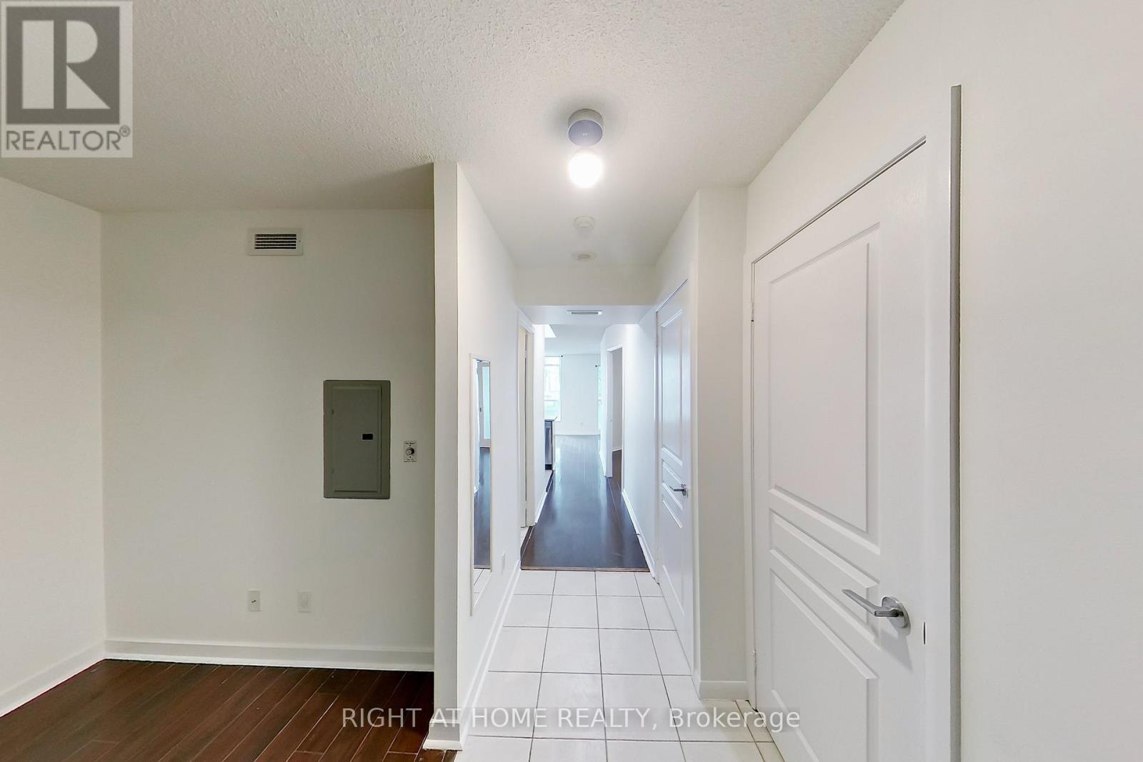 1813 - 18 Yonge Street, Toronto, Ontario M5E 1Z8 - Photo 2 - C13463086