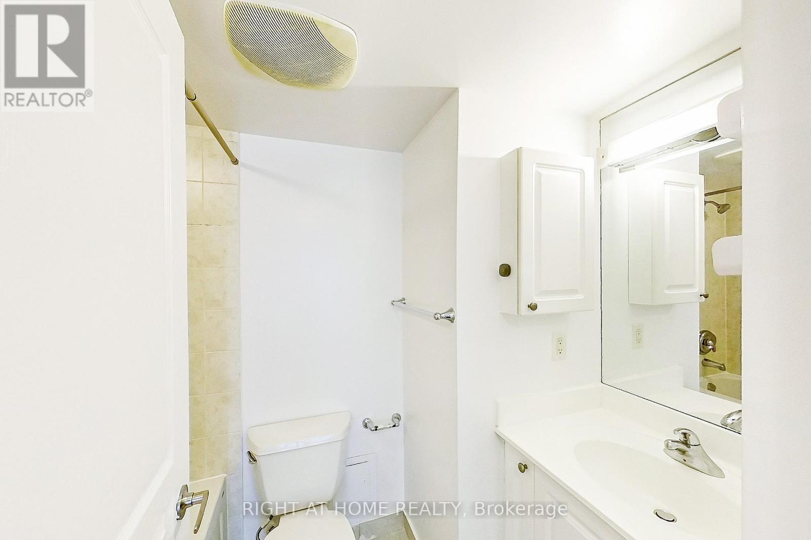 1813 - 18 Yonge Street, Toronto, Ontario M5E 1Z8 - Photo 23 - C13463086