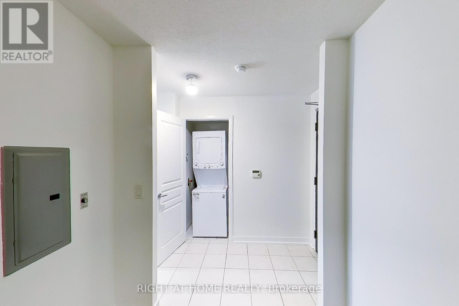 1813 - 18 Yonge Street, Toronto, Ontario M5E 1Z8 - Photo 5 - C13463086