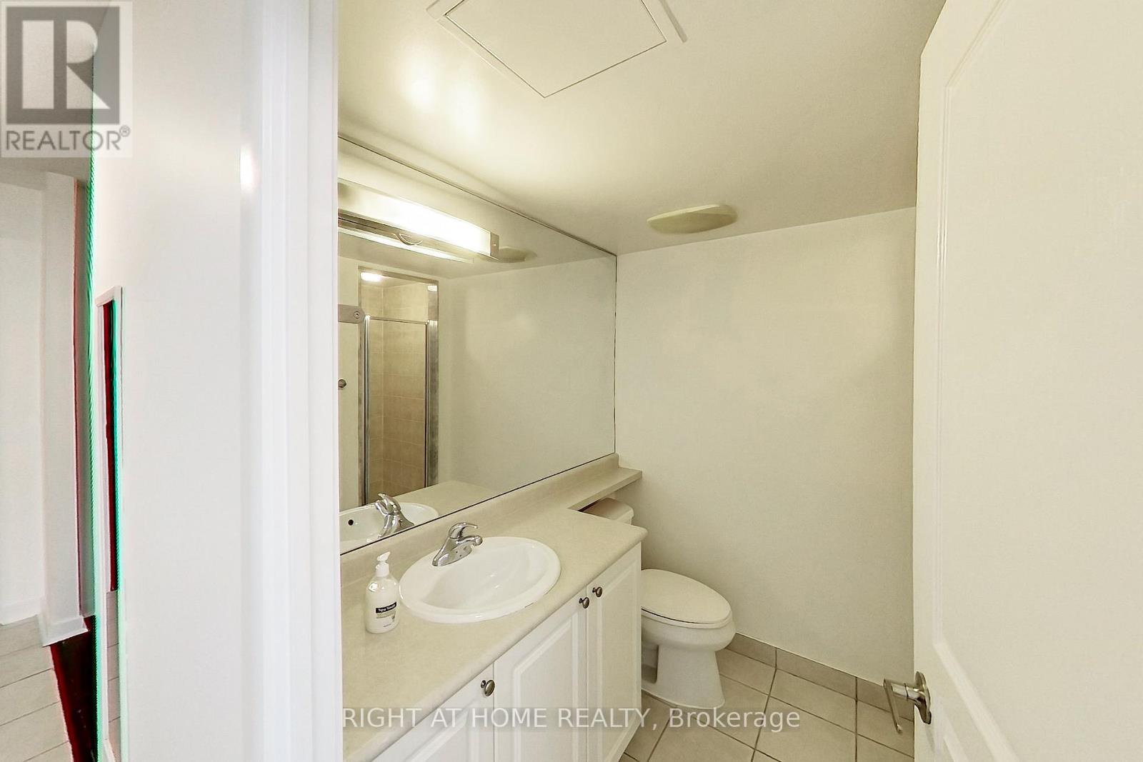 1813 - 18 Yonge Street, Toronto, Ontario M5E 1Z8 - Photo 6 - C13463086