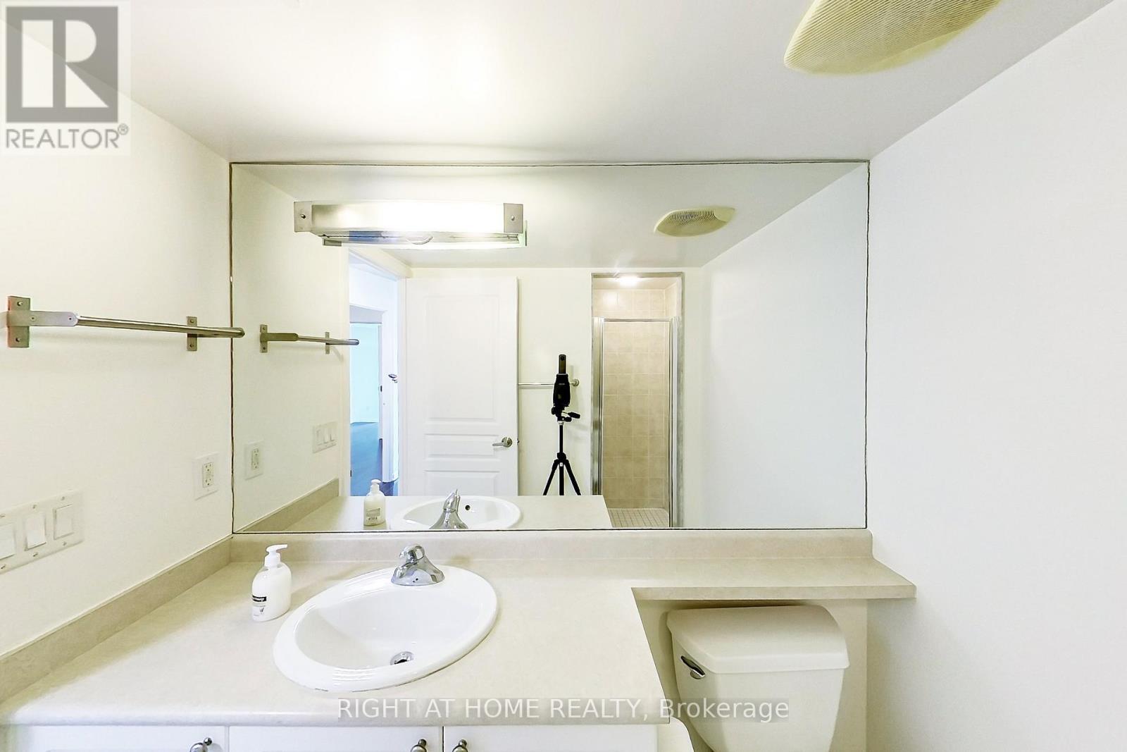 1813 - 18 Yonge Street, Toronto, Ontario M5E 1Z8 - Photo 7 - C13463086