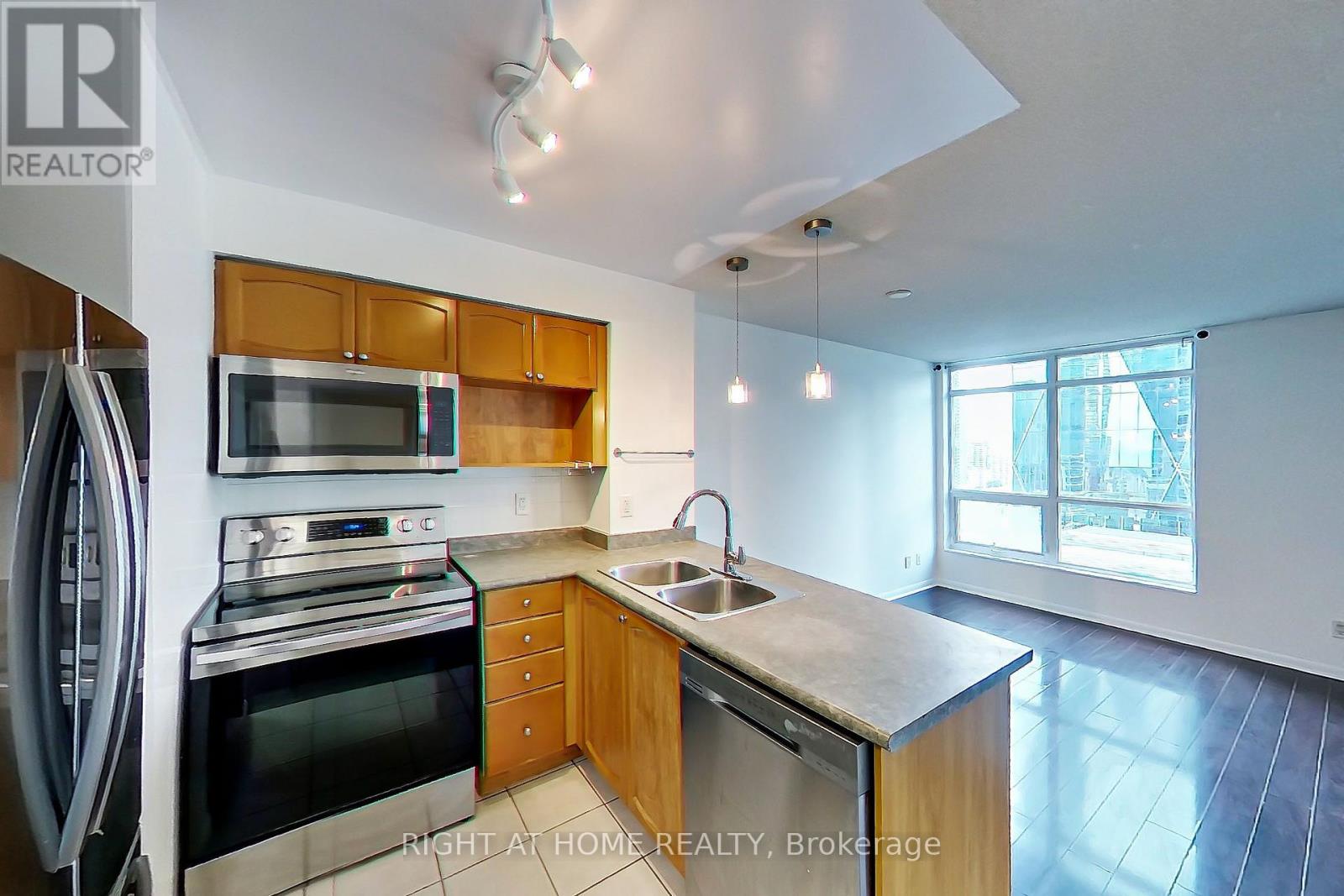 1813 - 18 Yonge Street, Toronto, Ontario M5E 1Z8 - Photo 9 - C13463086