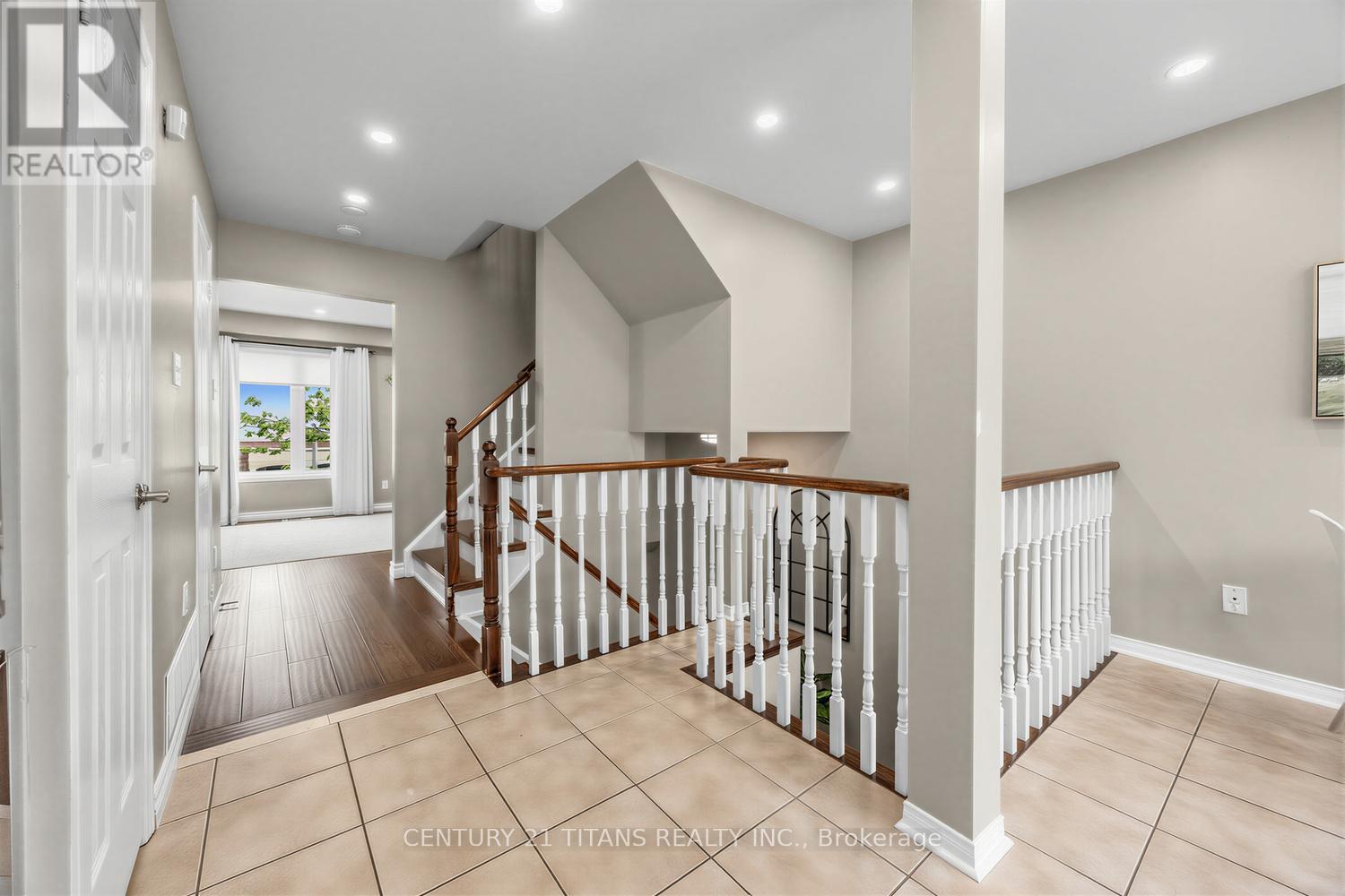 6 Mcgonigal Lane, Ajax, Ontario  L1T 4G9 - Photo 4 - E13462806