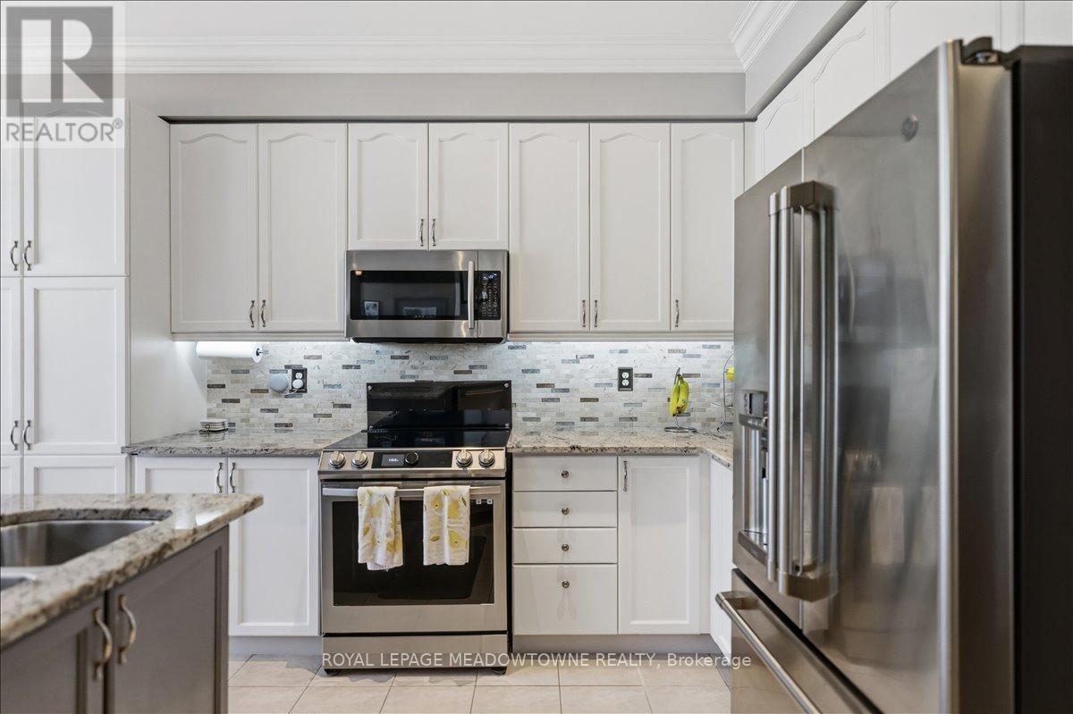 3 St Phillip Court, Whitby, Ontario  L1P 0A5 - Photo 12 - E13463038