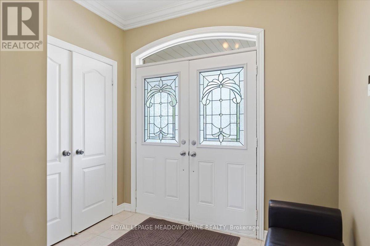 3 St Phillip Court, Whitby, Ontario  L1P 0A5 - Photo 6 - E13463038