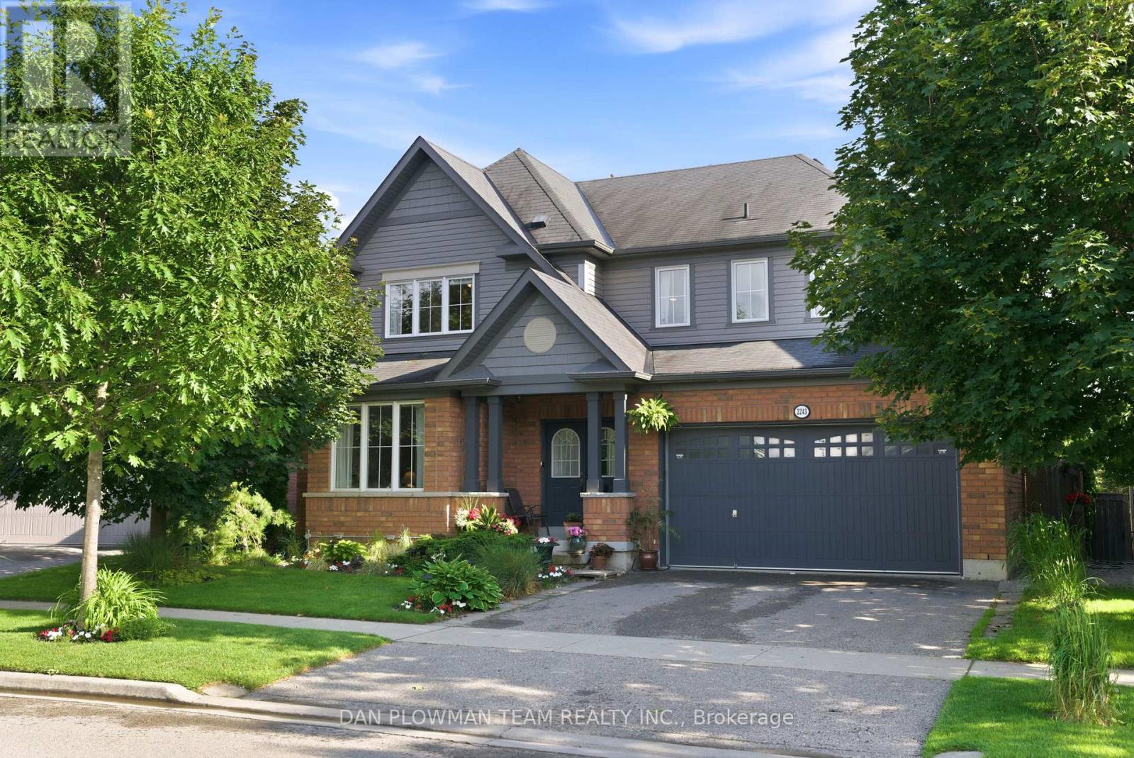 2243 PILGRIM SQUARE, Oshawa, Ontario