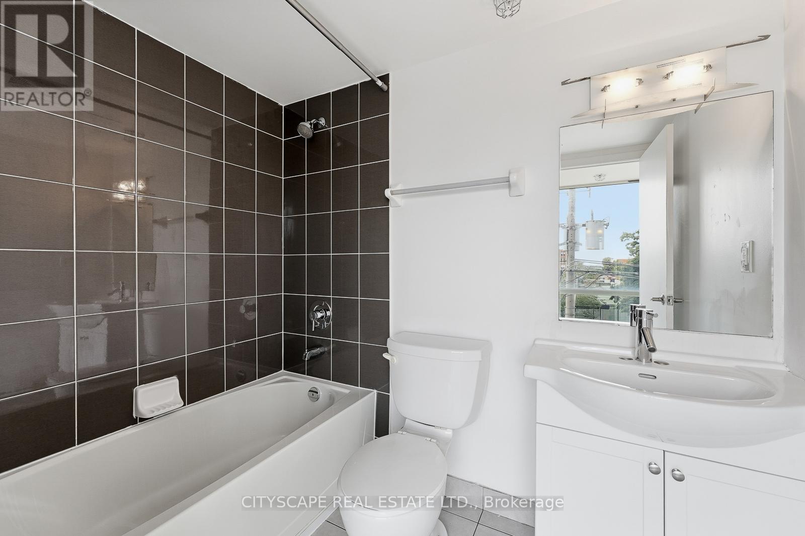 211 - 20 Joe Shuster Way, Toronto, Ontario  M6K 0A3 - Photo 19 - C13461538