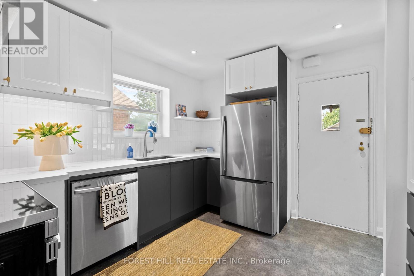 6 Barrett Road, Toronto, Ontario  M4B 1V9 - Photo 4 - E13462688