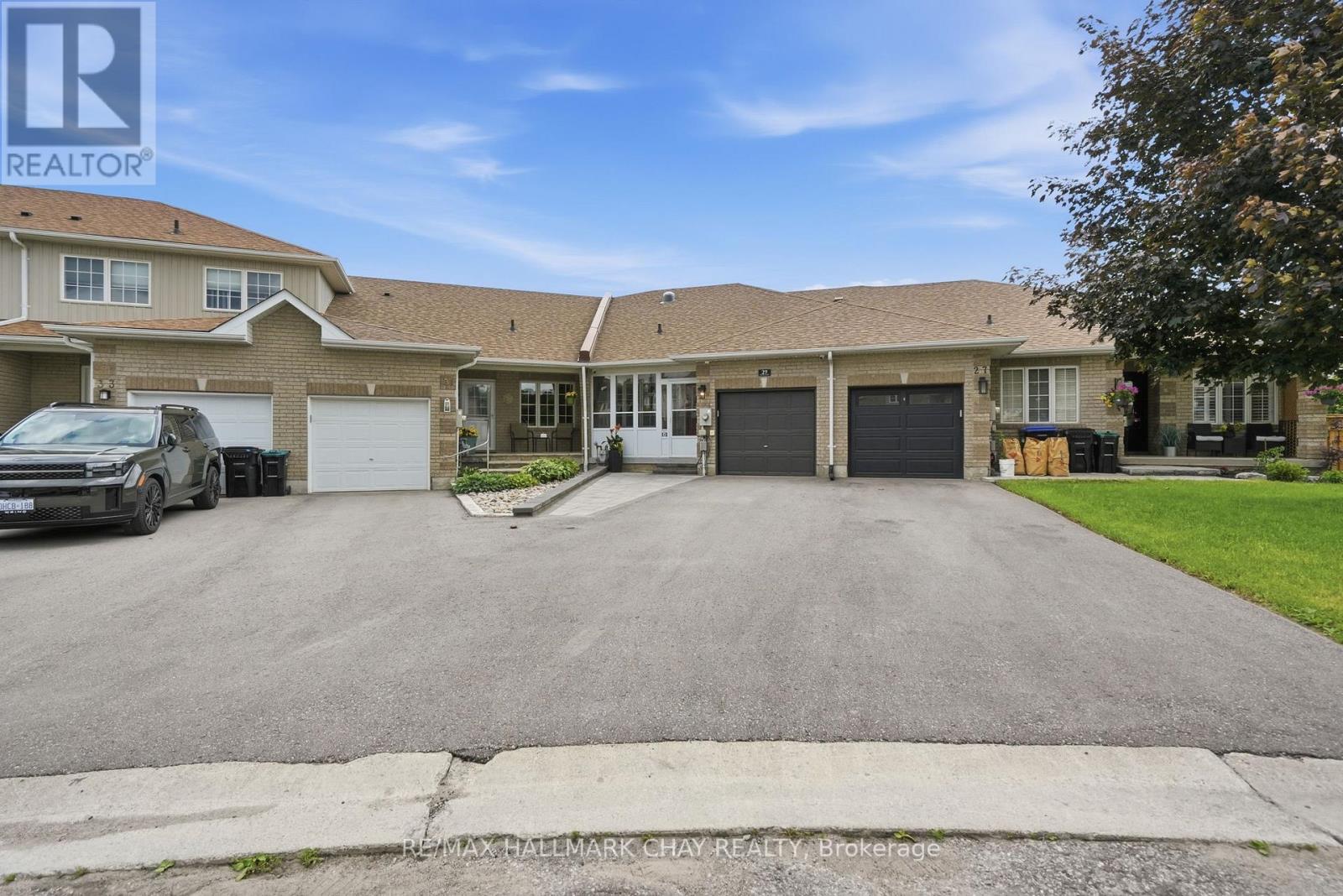 29 Natale Court, Bradford West Gwillimbury, Ontario  L3Z 3J3 - Photo 2 - N13462866