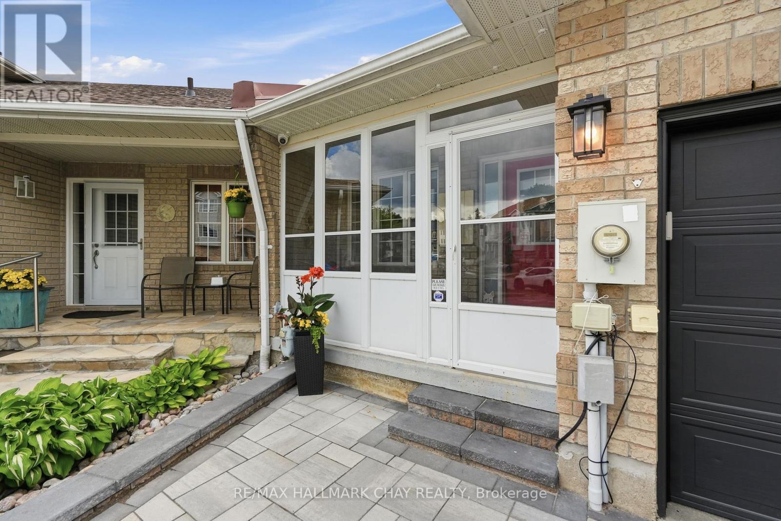 29 Natale Court, Bradford West Gwillimbury, Ontario  L3Z 3J3 - Photo 3 - N13462866