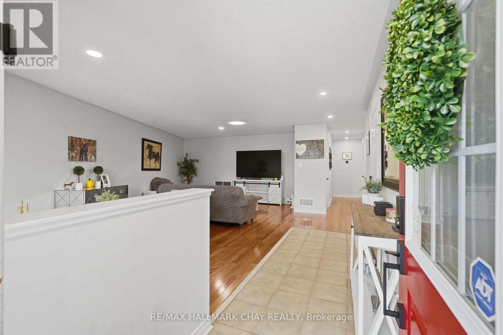 29 Natale Court, Bradford West Gwillimbury, Ontario  L3Z 3J3 - Photo 6 - N13462866