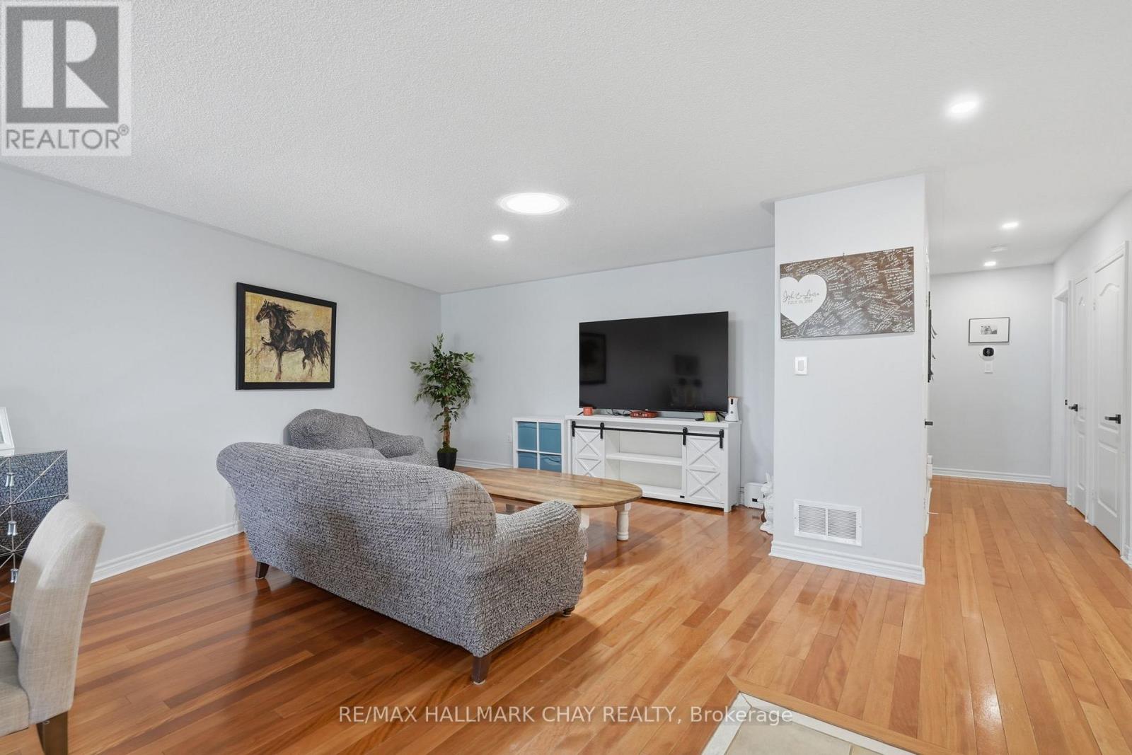 29 Natale Court, Bradford West Gwillimbury, Ontario  L3Z 3J3 - Photo 9 - N13462866