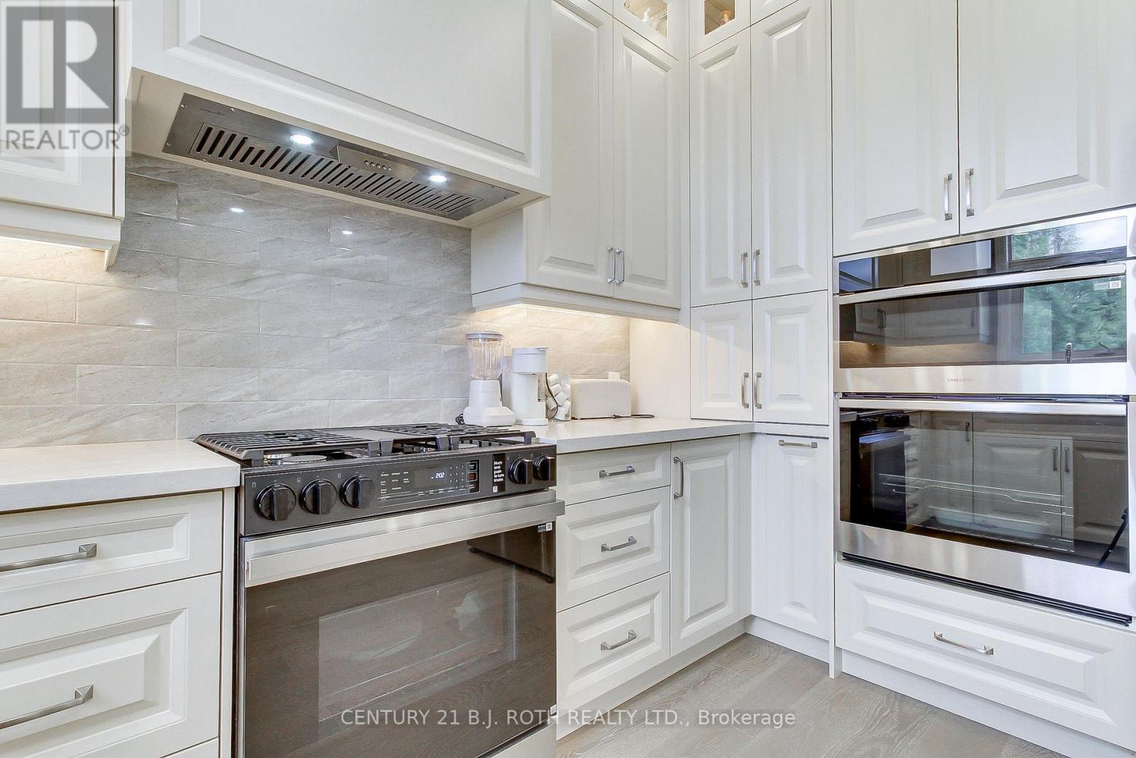 28 Poplar Drive, Richmond Hill, Ontario  L4E 2Y4 - Photo 10 - N13462994