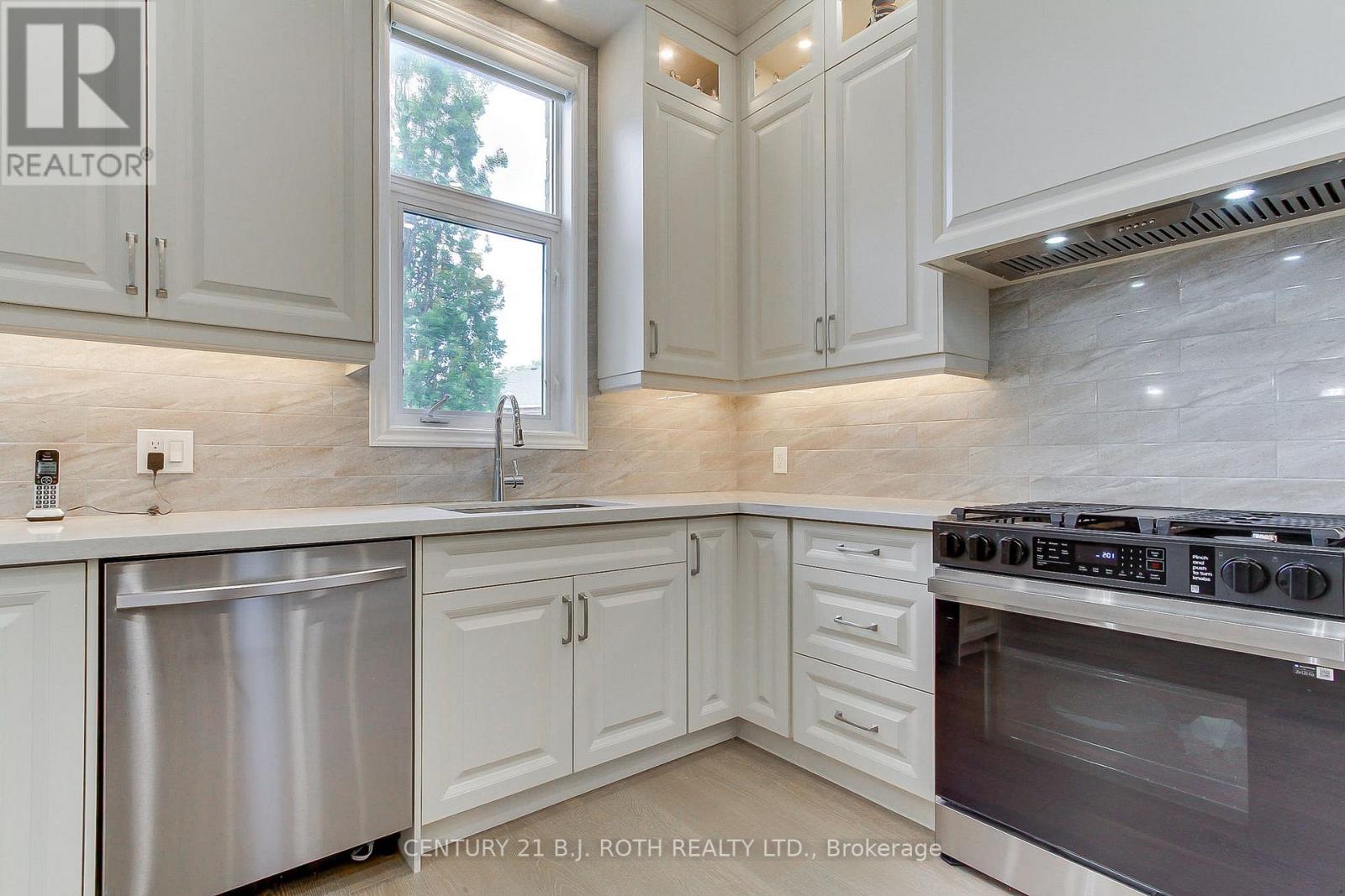 28 Poplar Drive, Richmond Hill, Ontario  L4E 2Y4 - Photo 11 - N13462994