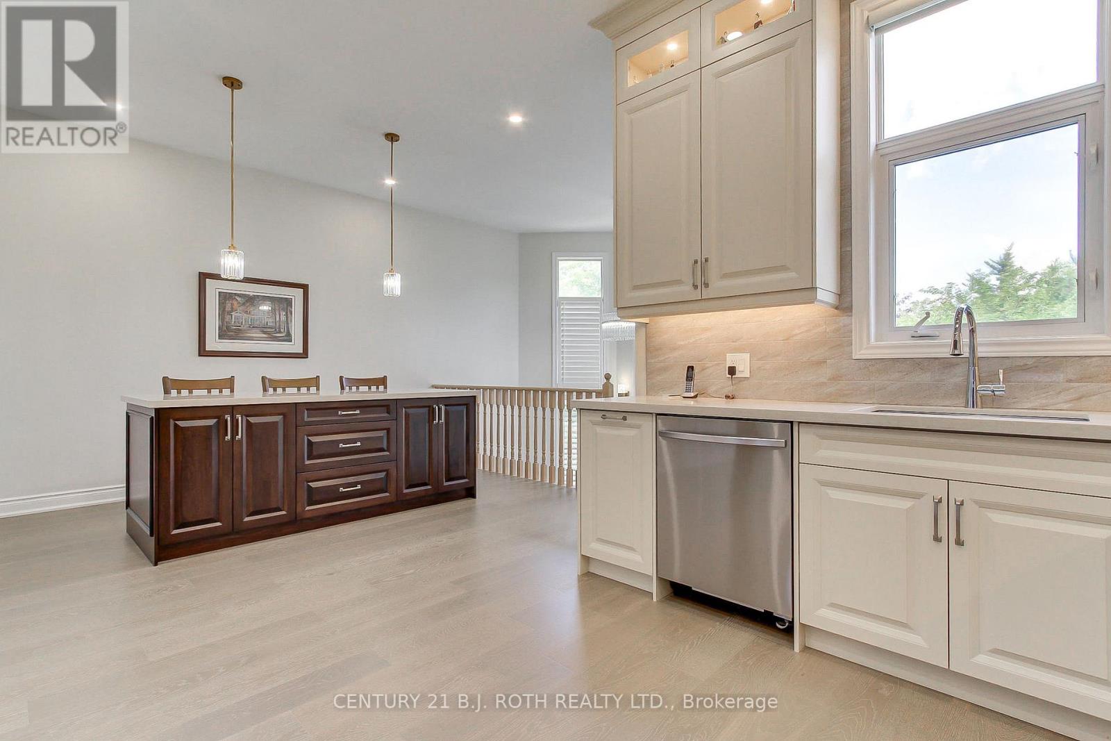 28 Poplar Drive, Richmond Hill, Ontario  L4E 2Y4 - Photo 12 - N13462994