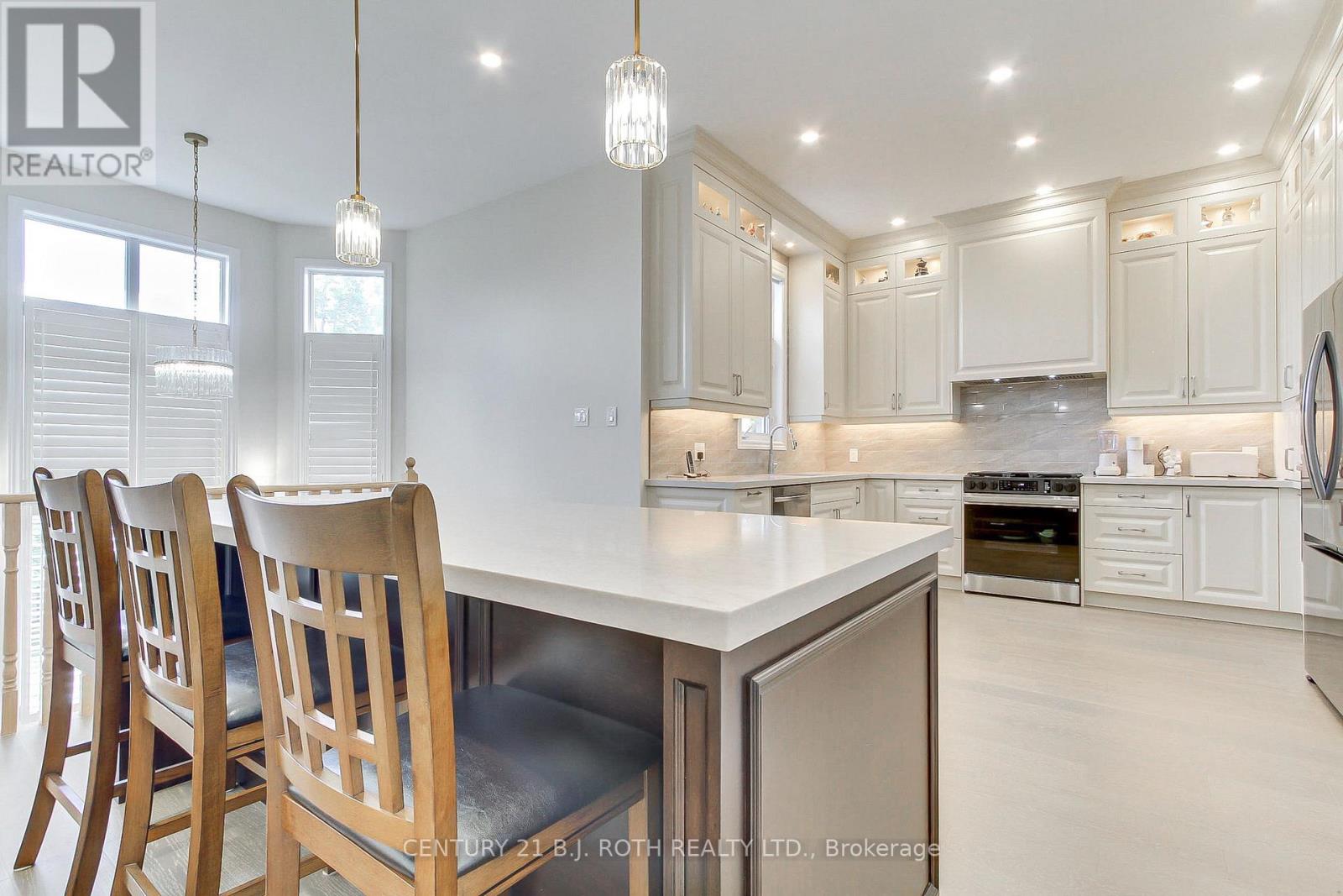 28 Poplar Drive, Richmond Hill, Ontario  L4E 2Y4 - Photo 13 - N13462994