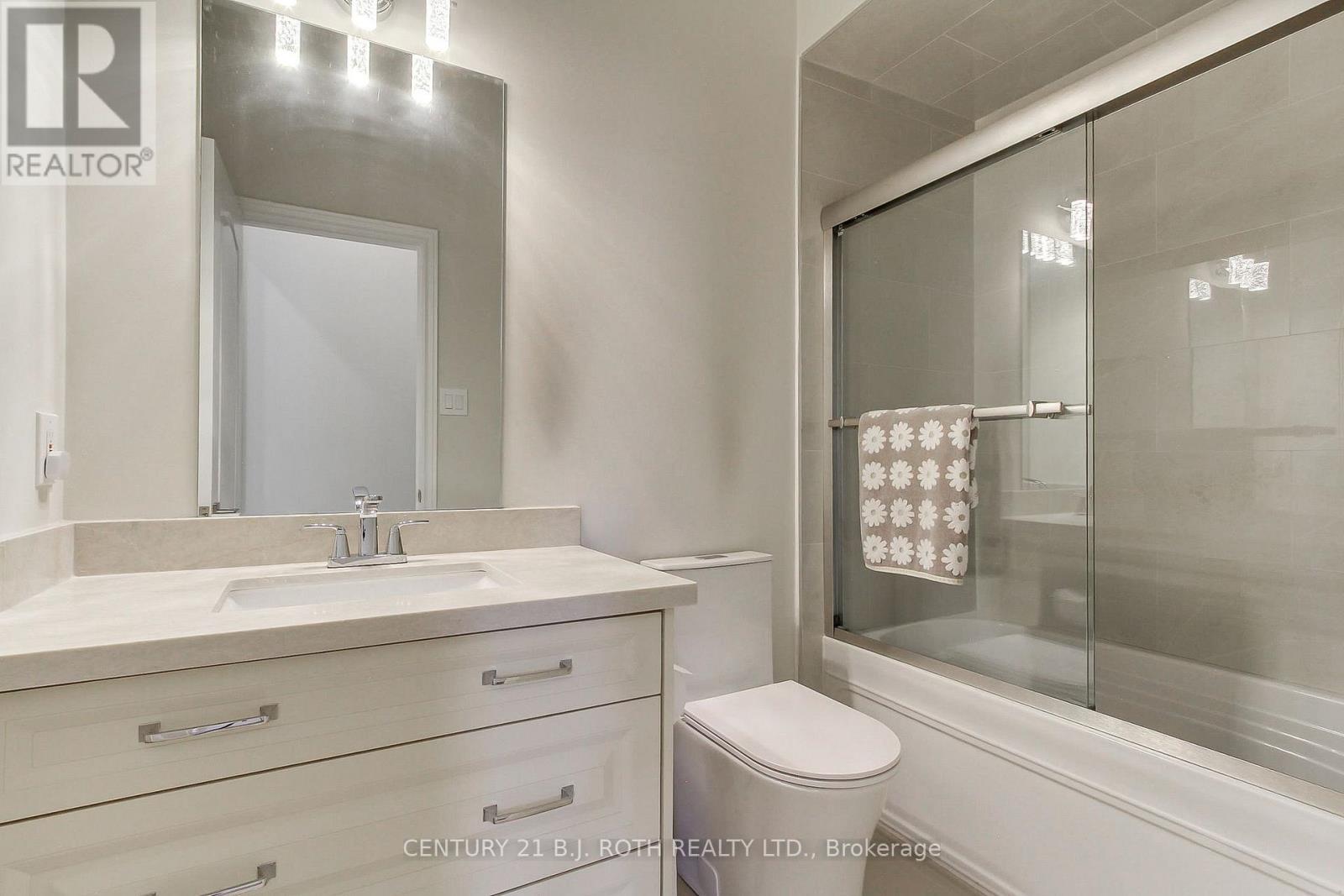 28 Poplar Drive, Richmond Hill, Ontario  L4E 2Y4 - Photo 19 - N13462994