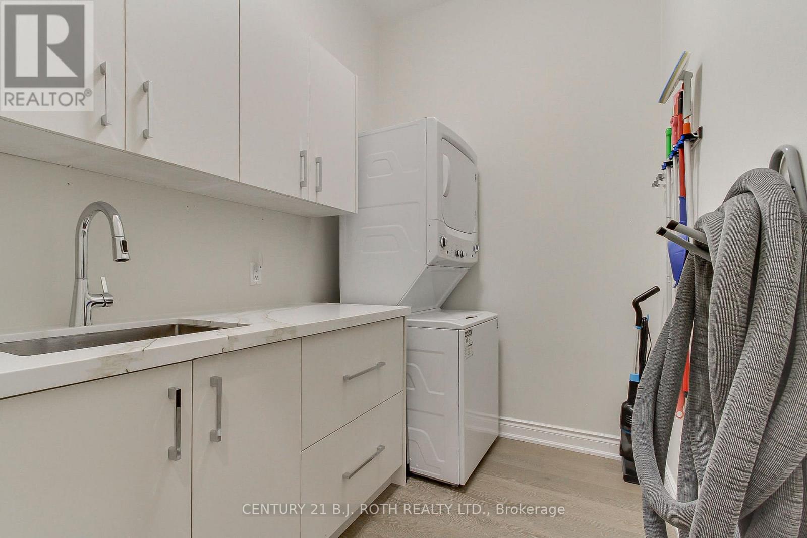 28 Poplar Drive, Richmond Hill, Ontario  L4E 2Y4 - Photo 20 - N13462994