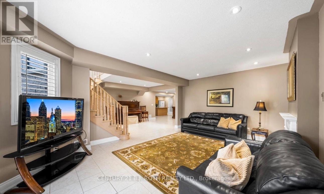 28 Poplar Drive, Richmond Hill, Ontario  L4E 2Y4 - Photo 21 - N13462994