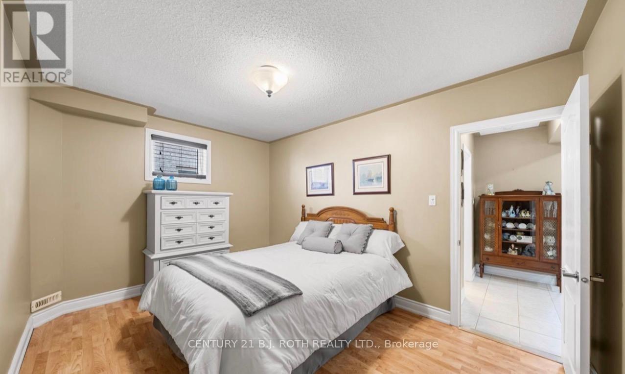 28 Poplar Drive, Richmond Hill, Ontario  L4E 2Y4 - Photo 24 - N13462994