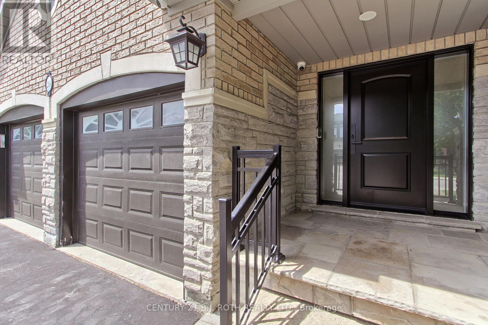 28 Poplar Drive, Richmond Hill, Ontario  L4E 2Y4 - Photo 3 - N13462994
