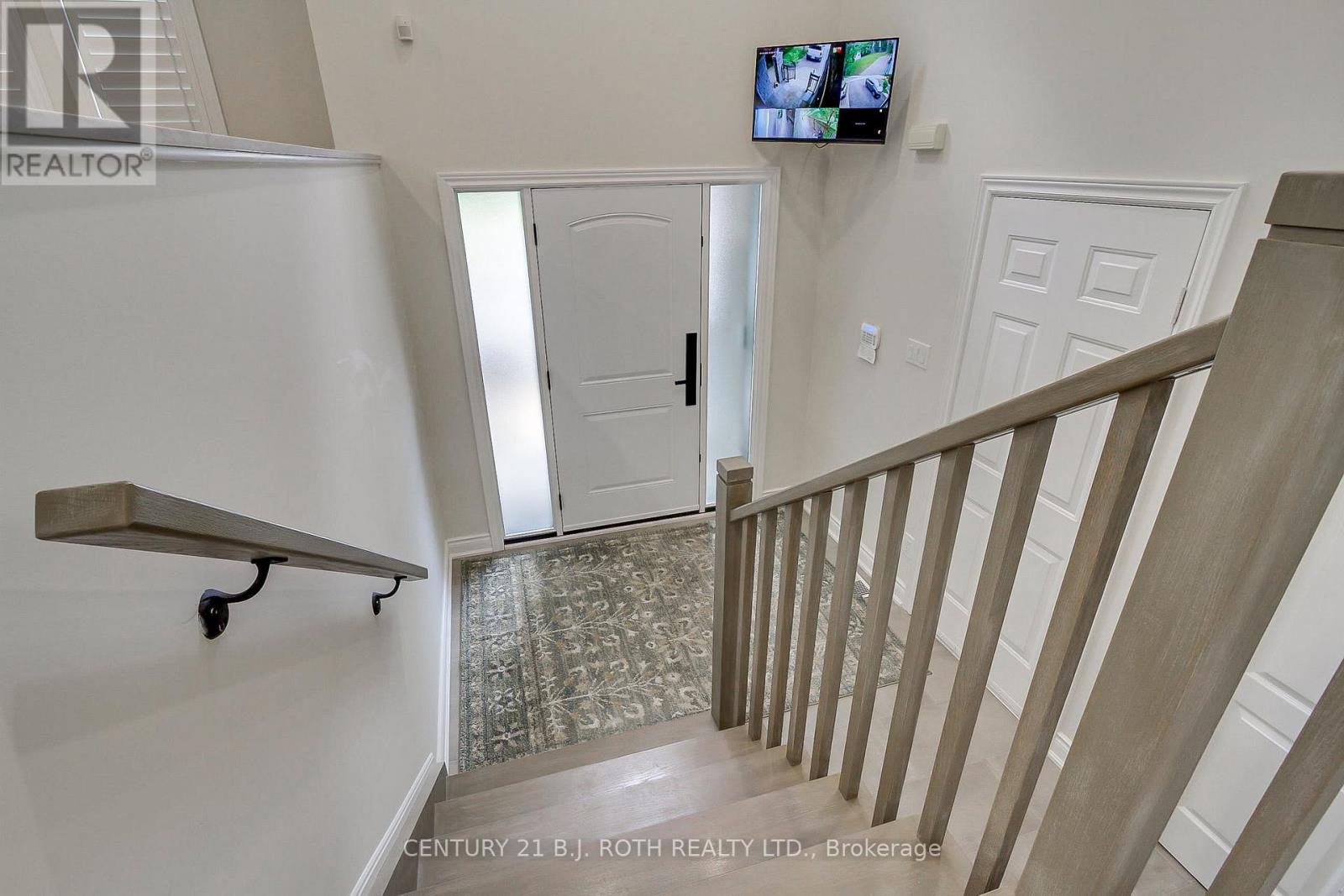 28 Poplar Drive, Richmond Hill, Ontario  L4E 2Y4 - Photo 5 - N13462994