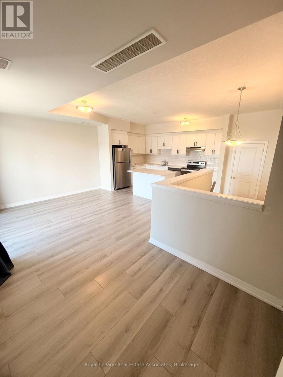 65 - 261 Woodbine Avenue, Kitchener, Ontario  N2R 0S7 - Photo 2 - X13458222