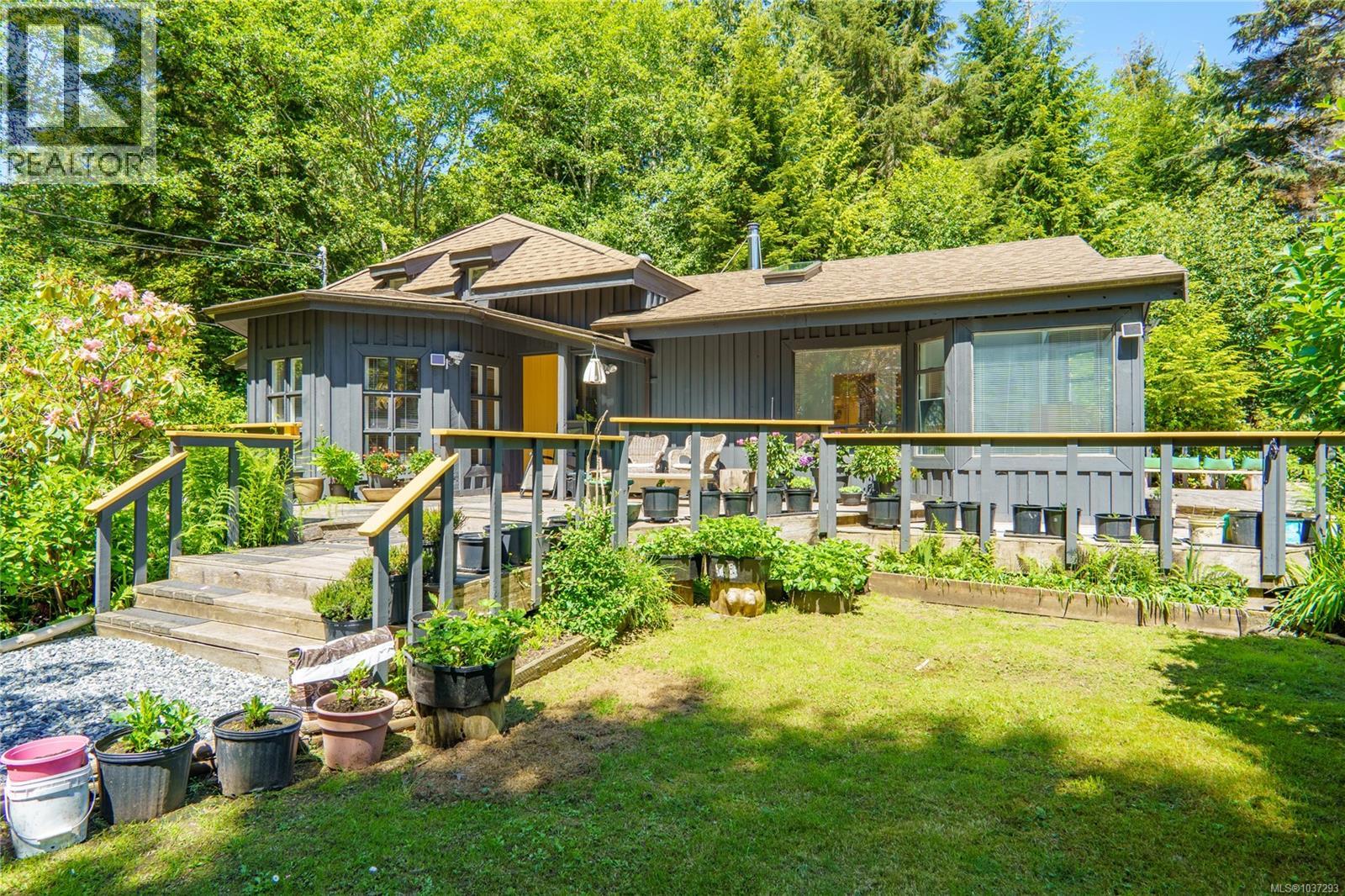 1334 Chesterman Beach Rd, Tofino, British Columbia  V0R 2Z0 - Photo 2 - 1037293