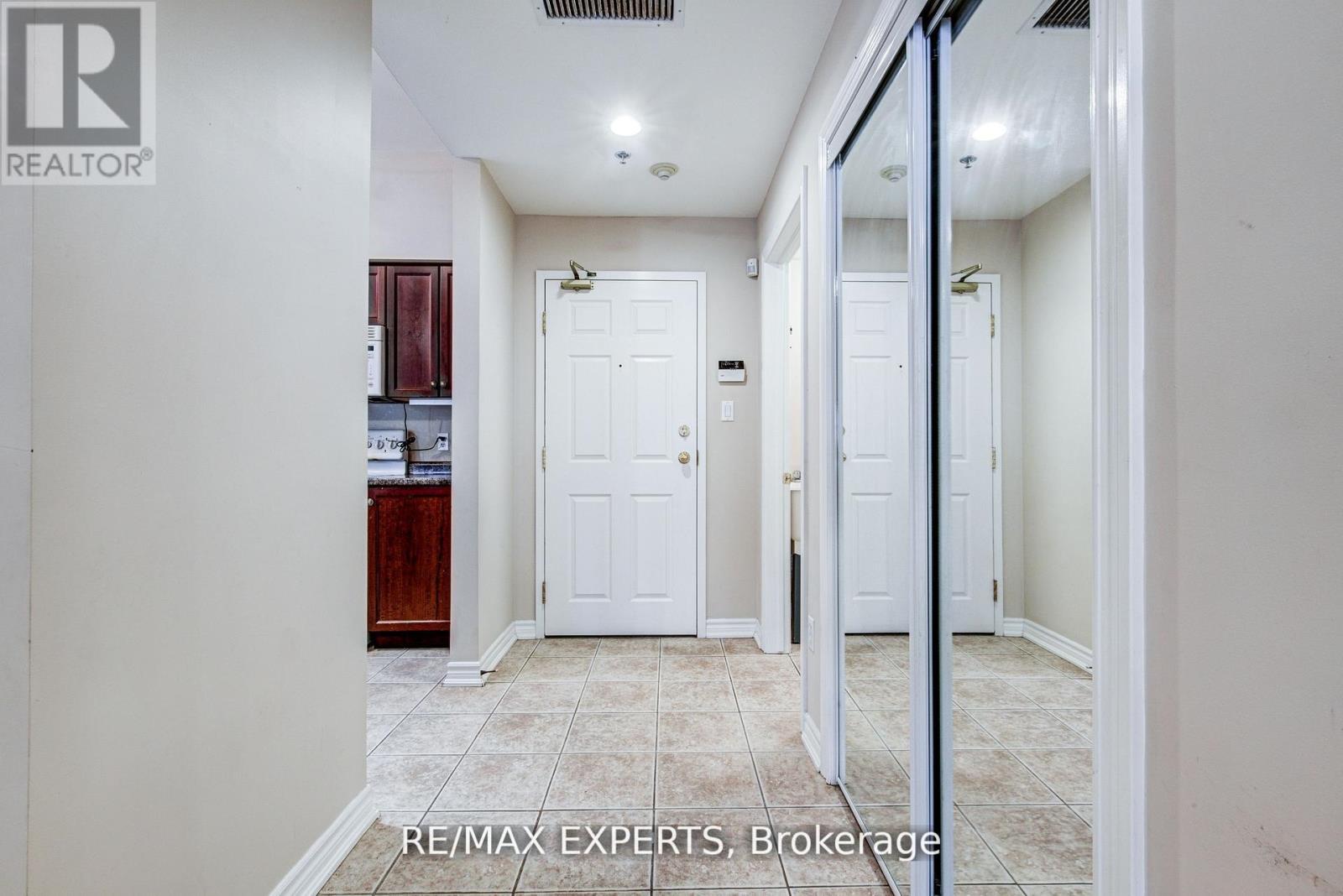 102 - 391 Plains Road E, Burlington, Ontario  L7T 4M2 - Photo 6 - W13462778